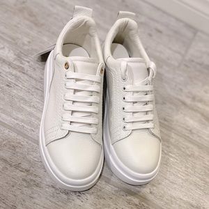 BRAND NEW ZARA LEATHER SNEAKER